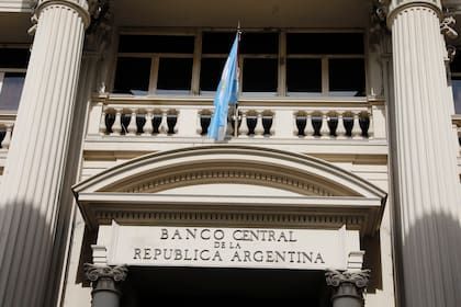 el-banco-central-redujo-las-tasas-de-interes-al-PSUAATR4JFCTLA657K2F42VZSU.jpg